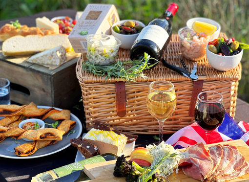 Symphony Gourmet Picnic for Two with Red & White Wine